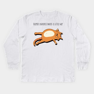 Never underestimate a little nap, orange cat napping Kids Long Sleeve T-Shirt